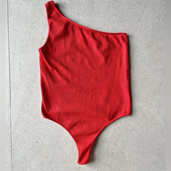 One-Shoulder Red Ribbed Top - Picture 2 of 3